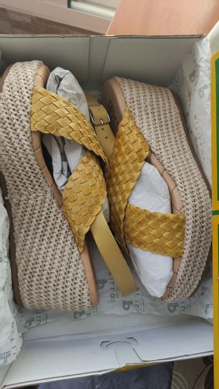 Sandalias Pitillos amarillas nº39