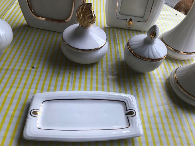 Juego tocador porcelana dorada