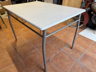 Mesa y sillas cocina, metalica y madera blanca