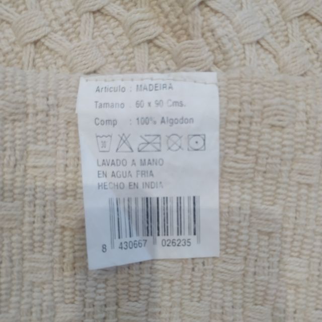 Alfombra algodón beige. 60x90 cm.
