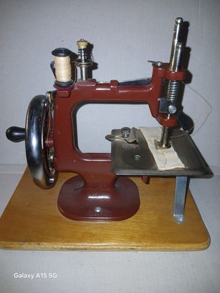 2 Máquinas de coser antiguas pequeñas