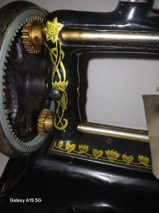 2 Máquinas de coser antiguas pequeñas