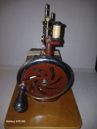 2 Máquinas de coser antiguas pequeñas
