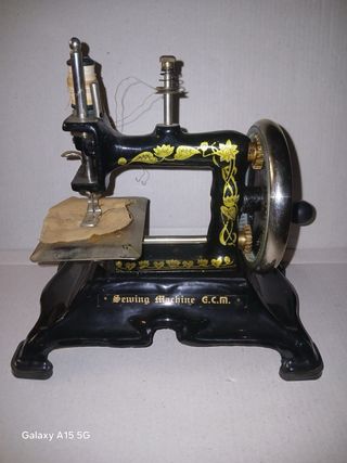 2 Máquinas de coser antiguas pequeñas