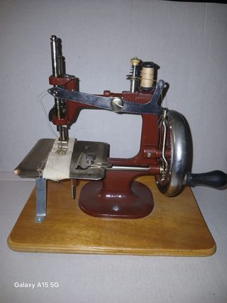 2 Máquinas de coser antiguas pequeñas