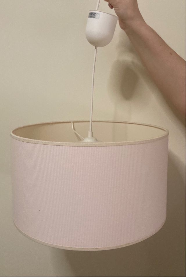 Lámpara dormitorio rosa