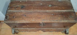 Baúl antiguo de madera