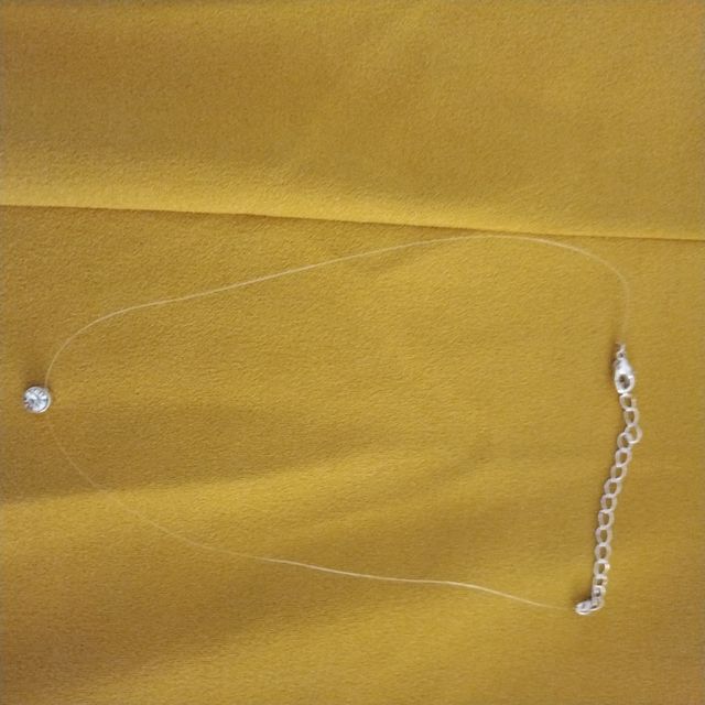 Collana delicata con cristallo