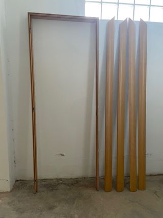 Puerta madera con cristal traslucido