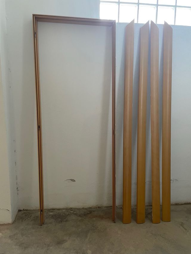 Puerta madera con cristal traslucido