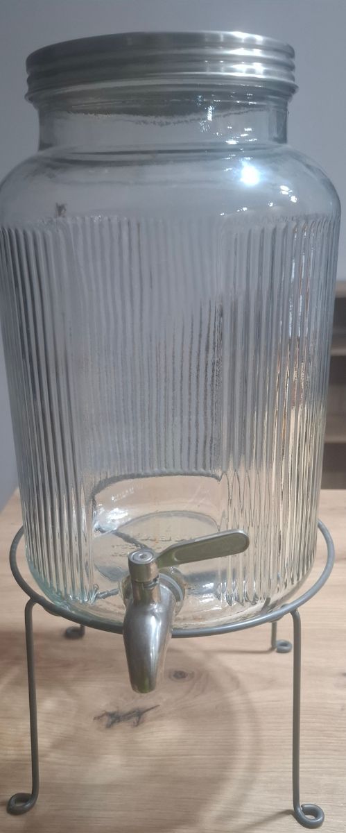 Jarras de cristal con grifo