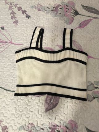 Top blanco y negro a rayas