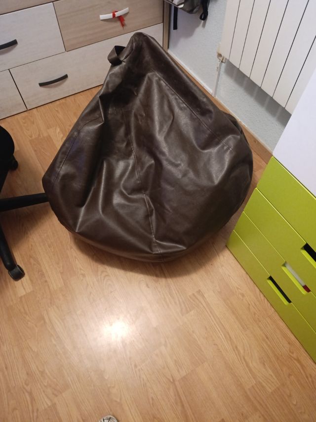 Puff marrón piel sintética