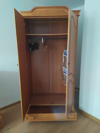 Dormitorio madera maciza