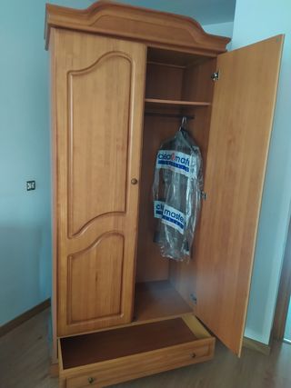 Dormitorio madera maciza