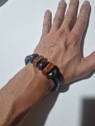 Pulsera cuero azul con abalorios y cierre de plata