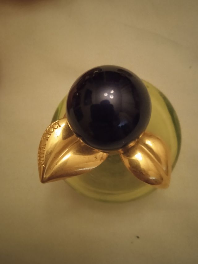 Bottiglie di profumo Nina Ricci vuote