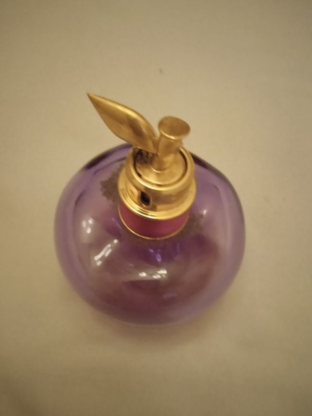 Bottiglie di profumo Nina Ricci vuote