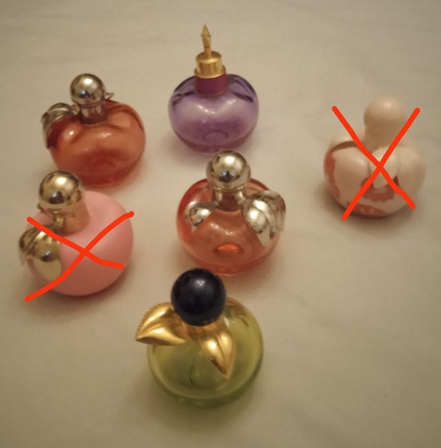 Bottiglie di profumo Nina Ricci vuote