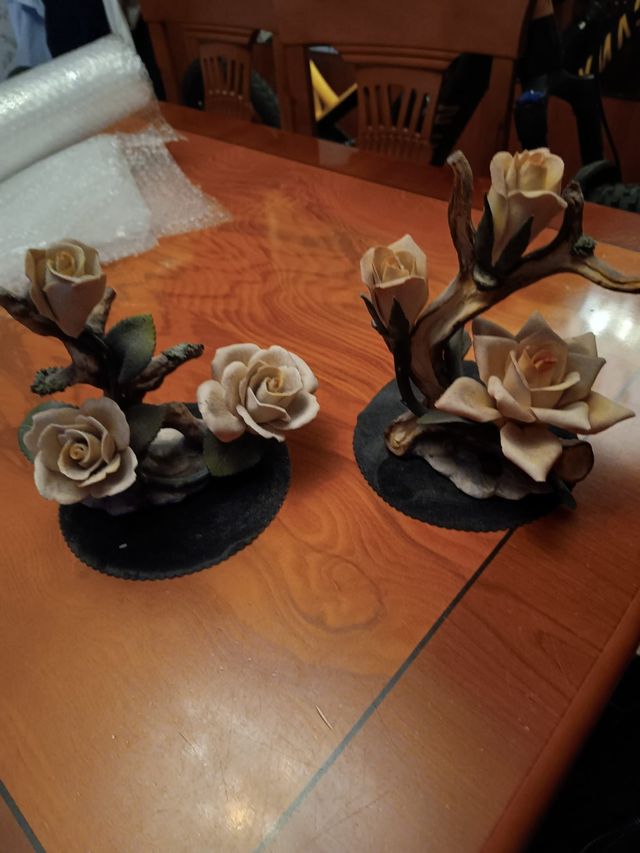 2 Figuras porcelana flores