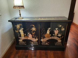 Armadio cinese in legno laccato a Barcellona