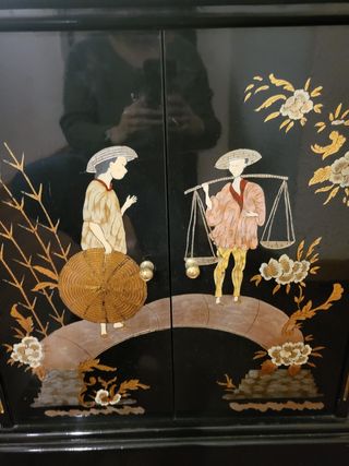 Armadio cinese in legno laccato a Barcellona