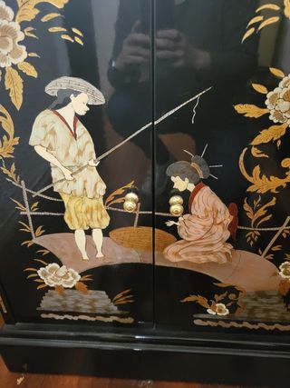 Armadio cinese in legno laccato a Barcellona