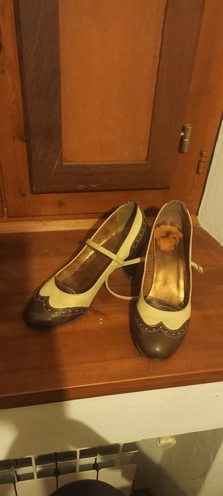 Zapatos tacón beige y marrón