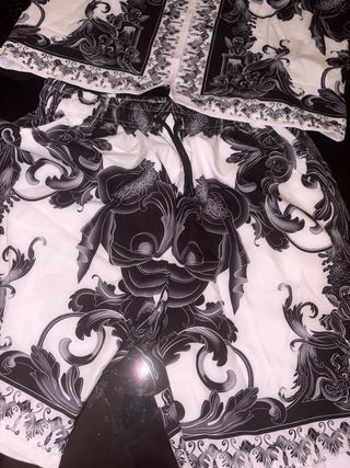 traje hombre blanco y negro
