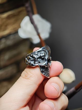 Anello teschio punk 