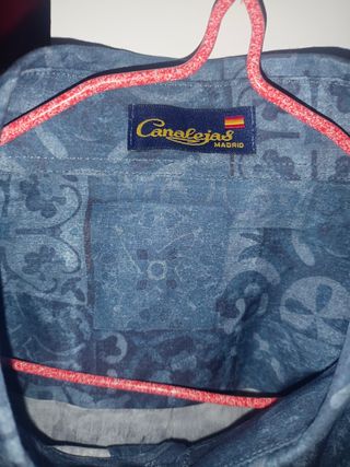 Camisa azul estampada