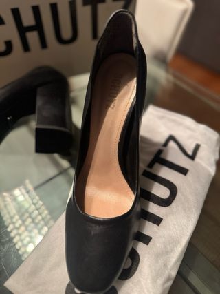 Zapatos Schutz negros tacón grueso