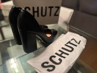 Zapatos Schutz negros tacón grueso