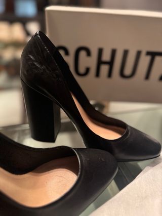 Zapatos Schutz negros tacón grueso