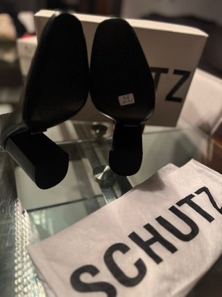 Zapatos Schutz negros tacón grueso
