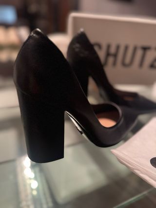 Zapatos Schutz negros tacón grueso