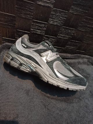 New Balance 2002R  Gris y Negro