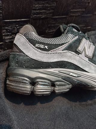 New Balance 2002R  Gris y Negro