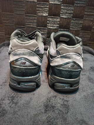 New Balance 2002R  Gris y Negro