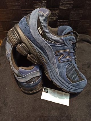 New Balance 2002R azul vaquero y negro