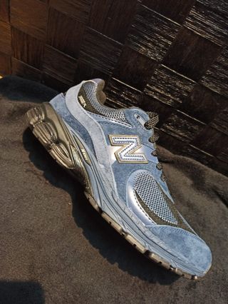 New Balance 2002R azul vaquero y negro