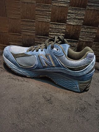 New Balance 2002R azul vaquero y negro