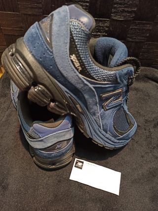 New Balance 2002R azul vaquero y negro