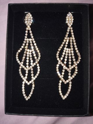 Pendientes largos brillantes