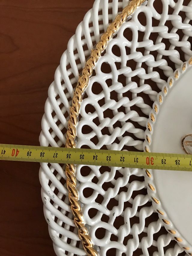 Plato cerámico blanco calado