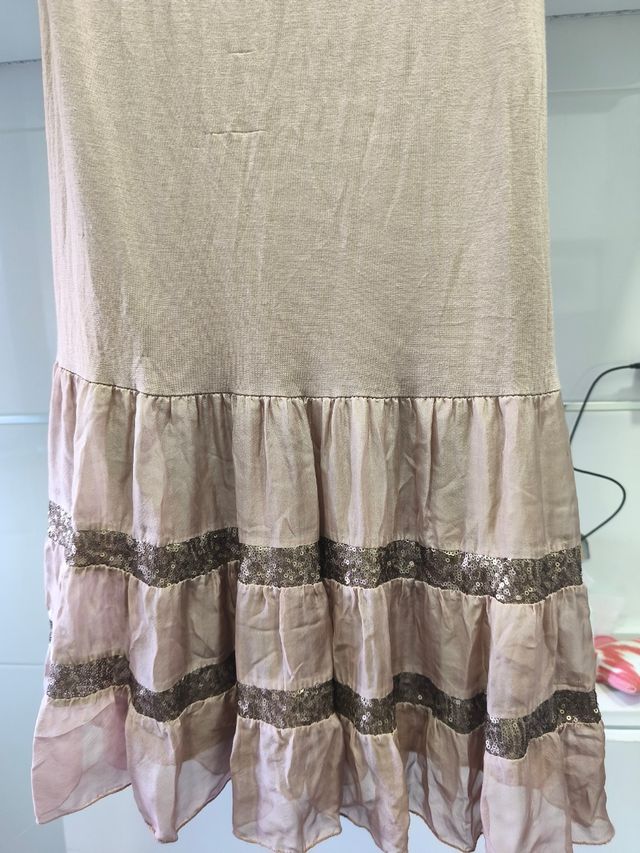 Vestido/cancán rosa palo con lentejuelas.