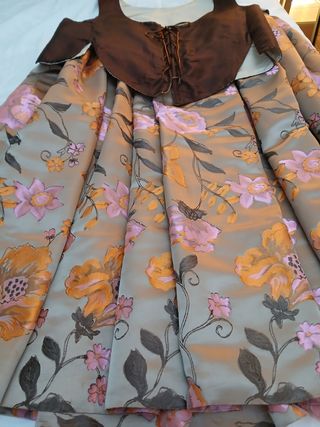 Falda y chaleco Baturra beige y naranja