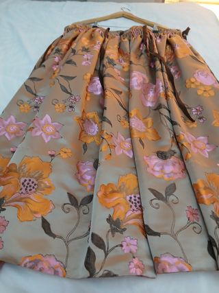 Falda y chaleco Baturra beige y naranja