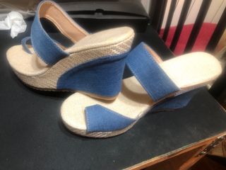 Zapatos cuña verano: beige y azul