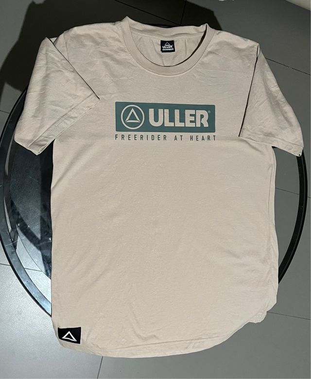 Camiseta Uller beige - logo verde oliva